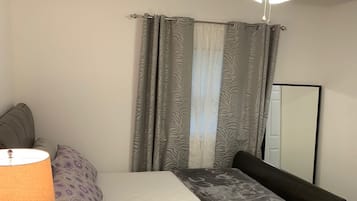 1 soverom, skrivebord, strykejern/-brett og wi-fi (inkludert)