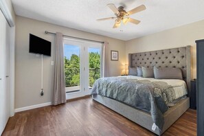 4 bedrooms, desk, iron/ironing board, travel crib - Pool, Trails & Pond, Shuffleboard, Games!         Close to SDC, Shows, Shopping (Branson West)