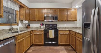 Pool, Trails & Pond, Shuffleboard, Games! Close to SDC, Shows, Shopping