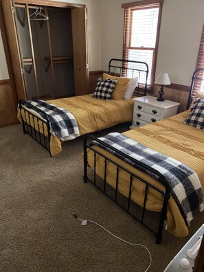 4 Schlafzimmer, Schreibtisch, Bügeleisen/Bügelbrett, kostenloses WLAN