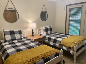 4 habitaciones, escritorio, tabla de planchar con plancha y wifi gratis