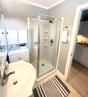 Shower, hair dryer, towels, soap - Love Shak romantic beach condo , pets ok (North Myrtle Beach)