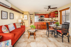 Smart TV, ping pong - Ocean Front, Ground Level 1 Bedroom with King, Sleeps 4, with Cold AC (Kapaʻa)
