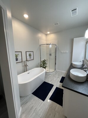 Bathtub, hair dryer, towels, toilet paper