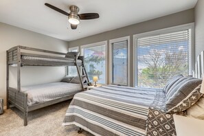 6 bedrooms, desk, iron/ironing board, free WiFi - Relax at the Beach over looking the Bay (Ocean View)