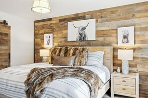 3 habitaciones, tabla de planchar con plancha, wifi y ropa de cama 