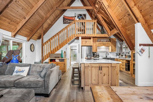 Blue Lake Springs A-Frame Of Mind Cabin in Arnold