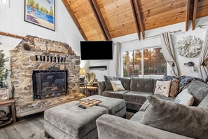 Smart TV, fireplace, video games, DVD player - Blue Lake Springs A-Frame Of Mind Cabin in Arnold (Arnold)