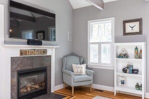 Interior - Vacation Getaway- Salt Water Pool, Firepit, Outdoor Bar/Kitchen. (Harwich)