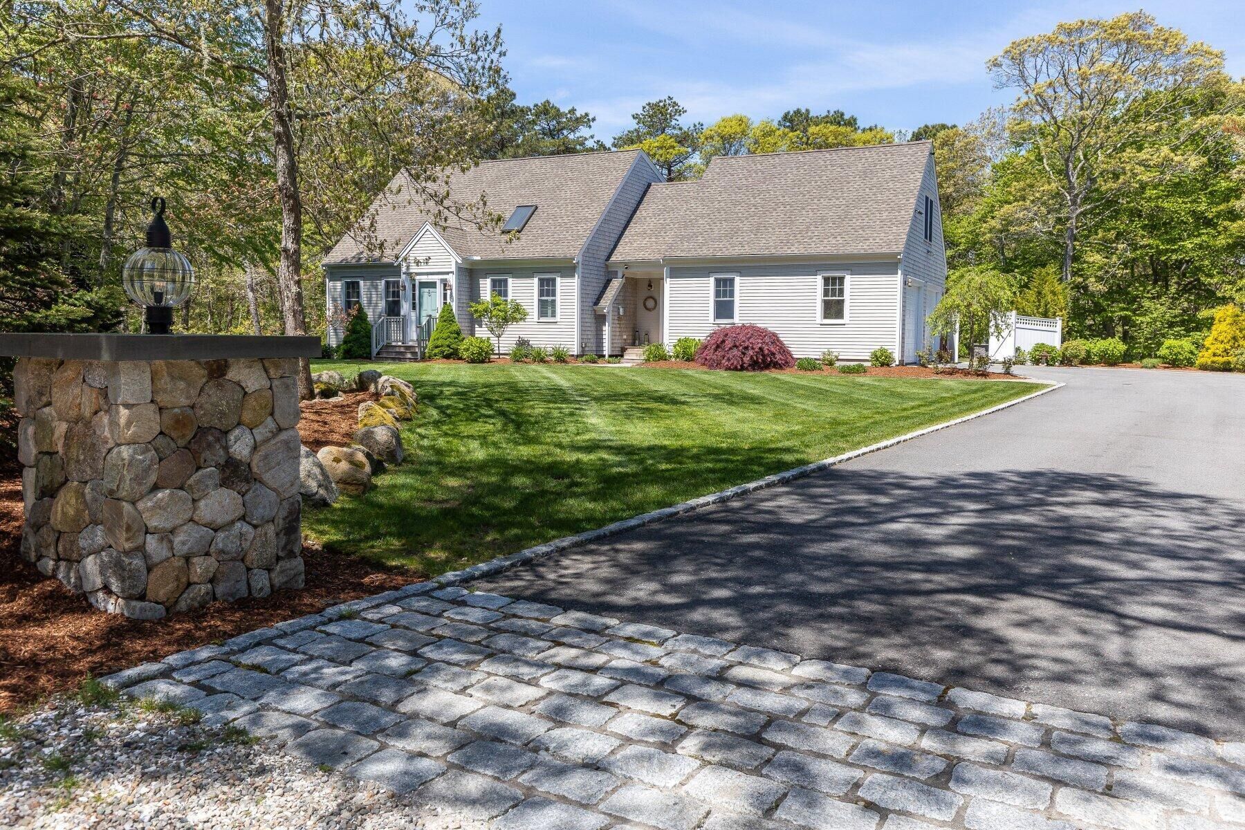 Vacation Getaway- Salt Water Pool, Firepit, Outdoor Bar/Kitchen. 