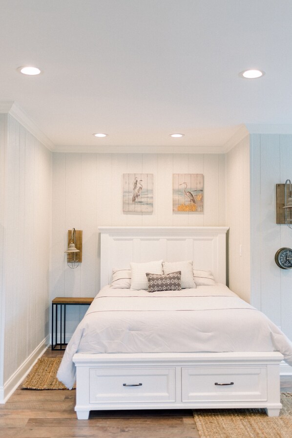 Desk, free WiFi, bed sheets