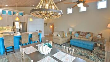 Fernseher, Kamin, DVD-Player, Bücher