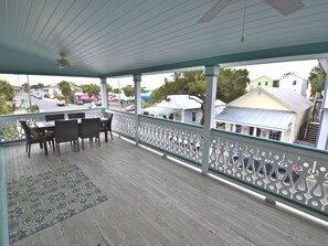 Outdoor dining - Coastal Chic with Premium Internet at Studio 589! (Cedar Key)