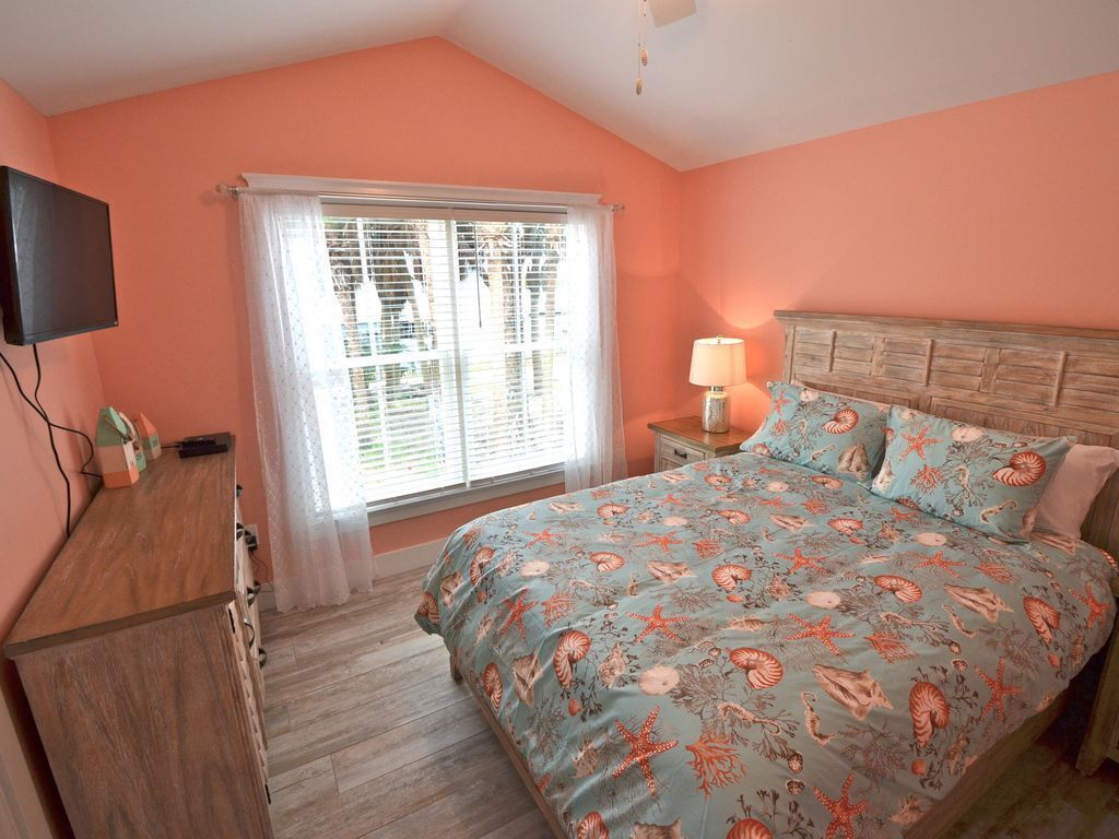 2 bedrooms, iron/ironing board, travel cot, free WiFi