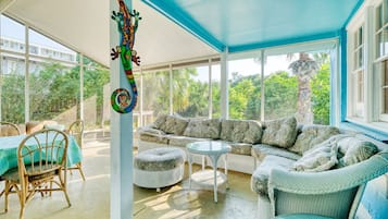 TV, DVD-spiller og bøker