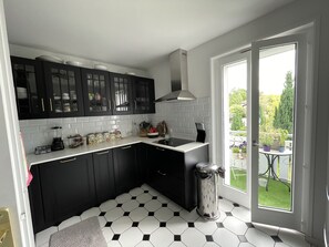 Micro-ondes, lave-vaisselle, grille-pain, blender