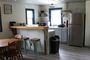 特色套房, 2 間臥室, 廚房, 山景 | 免費無線上網、床單