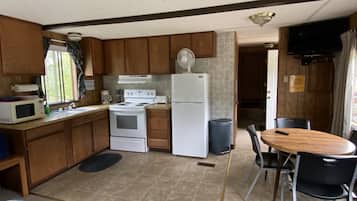 Family Suite, Multiple Beds, Kitchen | Private kitchen