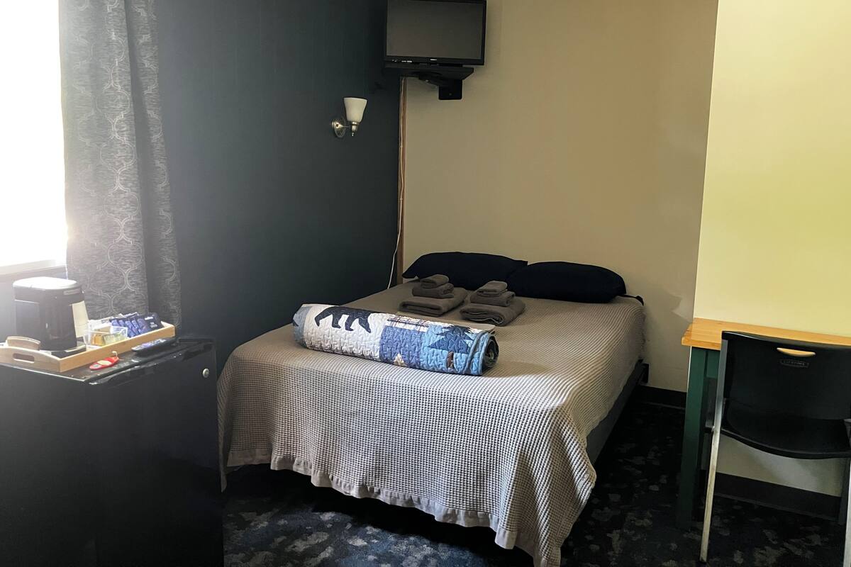 Free WiFi, bed sheets
