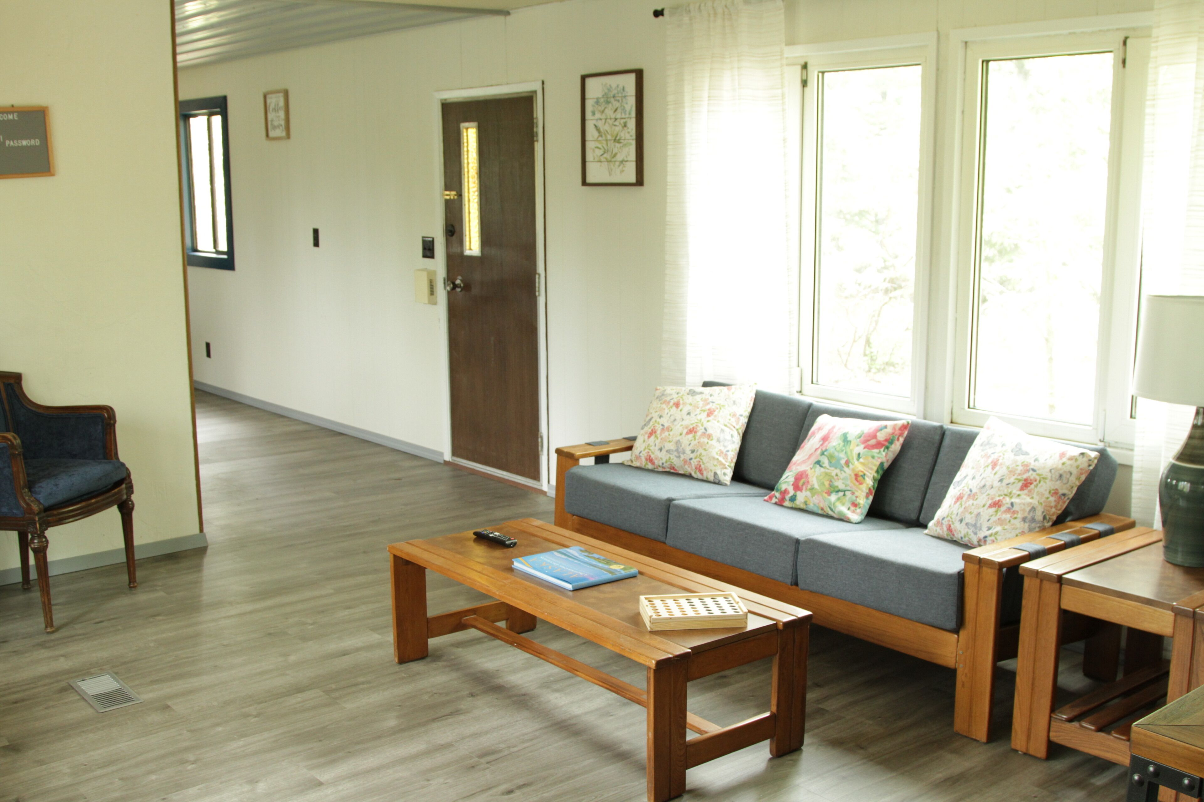 Signature Suite, 2 Bedrooms, Kitchen, Mountain View | Living area | 32-inch Smart TV with digital channels, streaming services