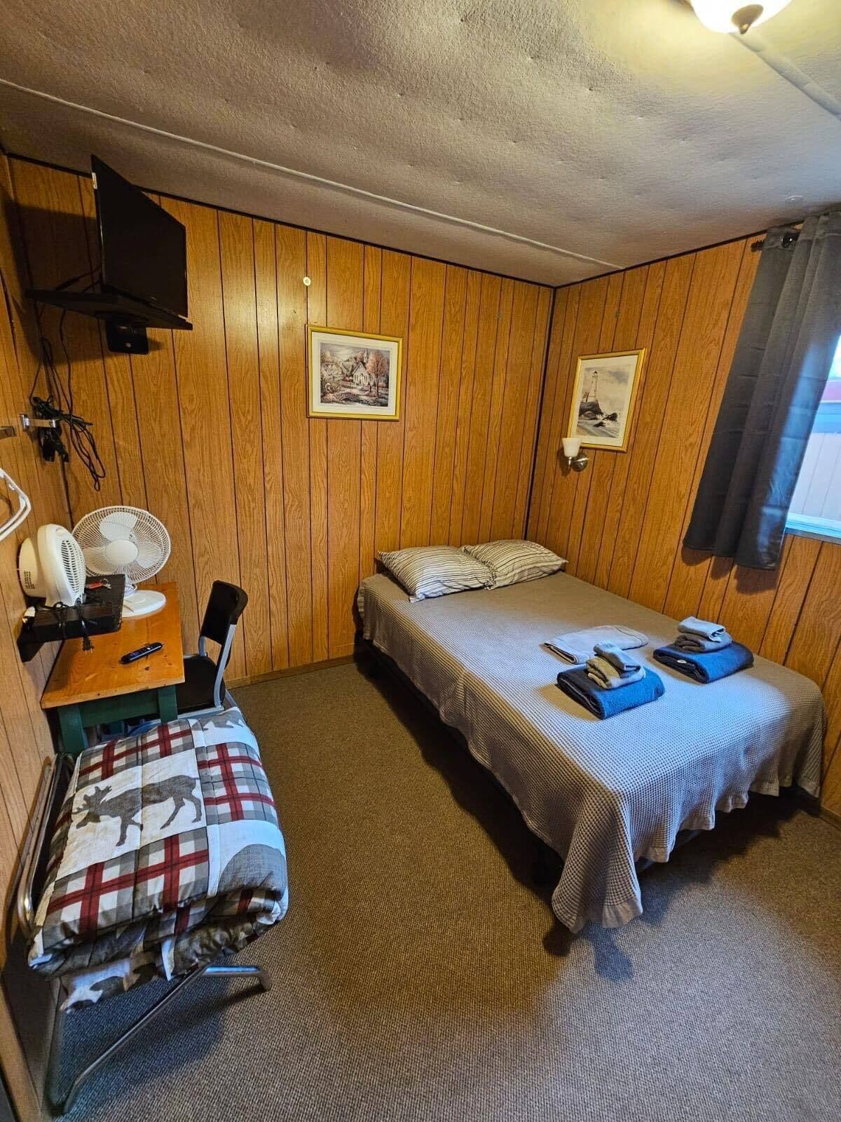 WiFi (free), bed sheets