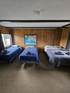 Familien-Suite, Mehrere Betten, Küche | Blick auf die Berge