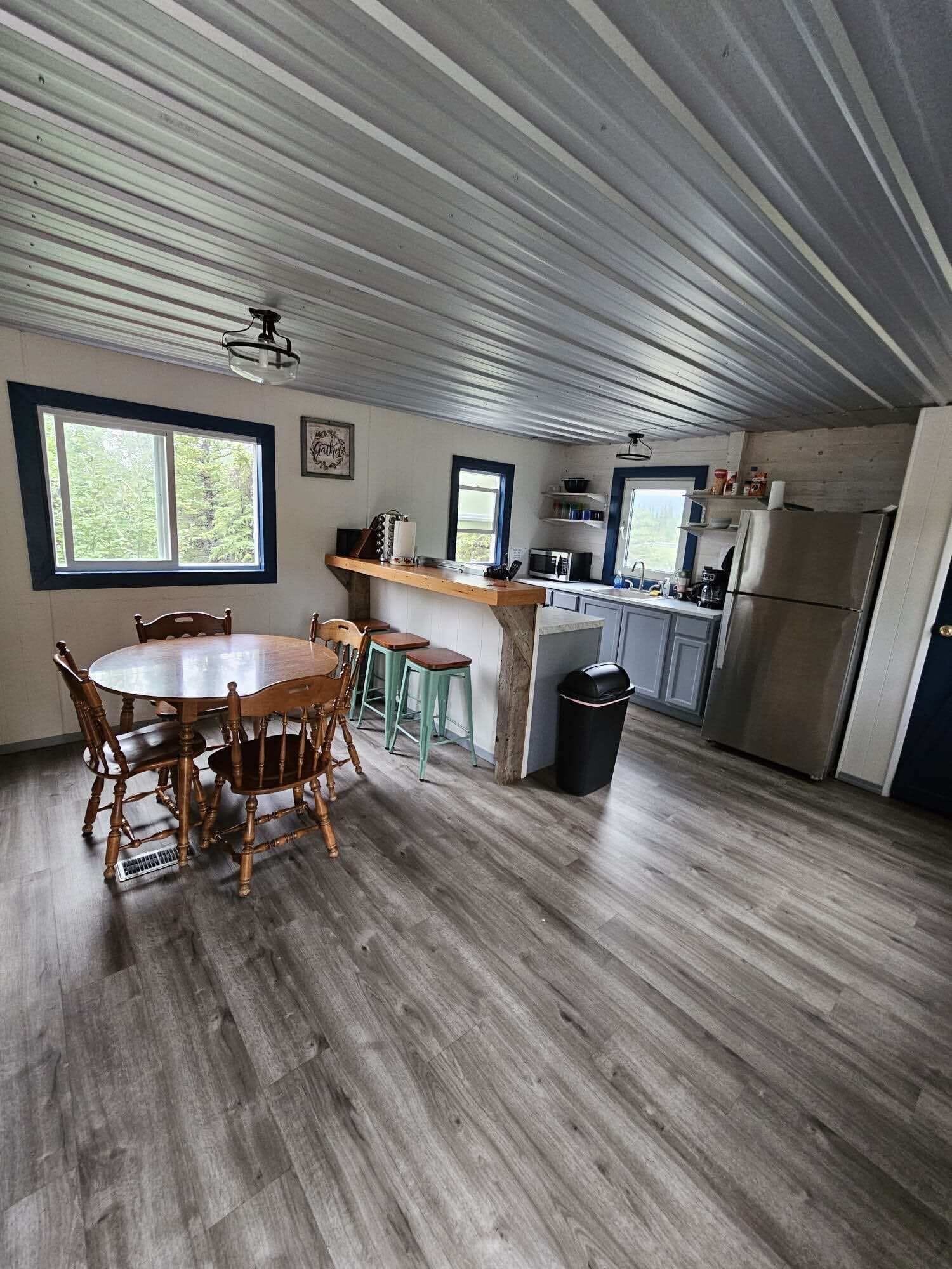 Signature Suite, 2 Bedrooms, Kitchen, Mountain View | WiFi (free), bed sheets