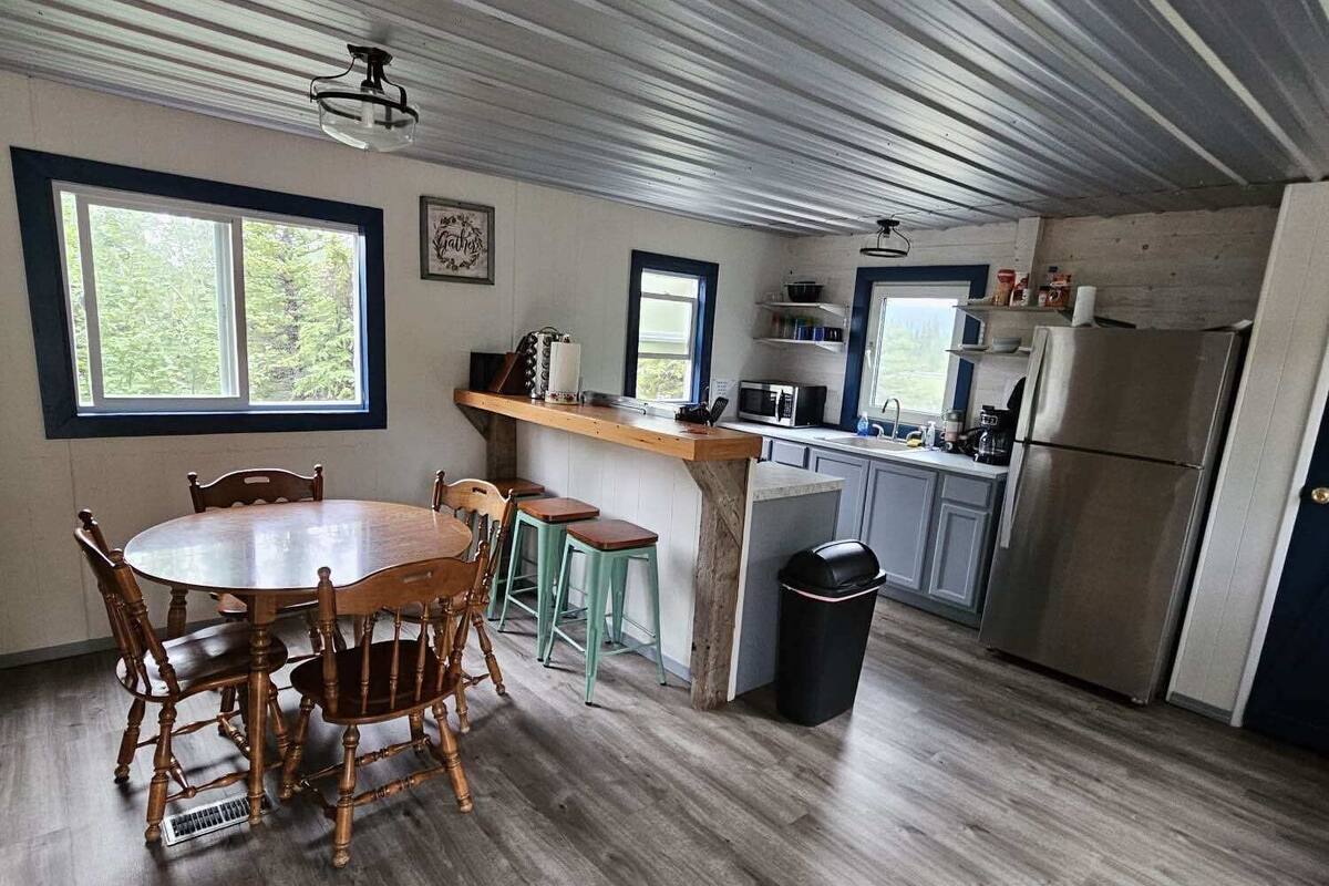 Signature Suite, 2 Bedrooms, Kitchen, Mountain View