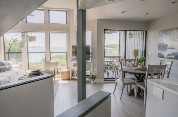 Smart TV, computer monitors - CaptiVista! Your dream waterfront escape! Rustic luxury with unbelievable views! (North Captiva Island)