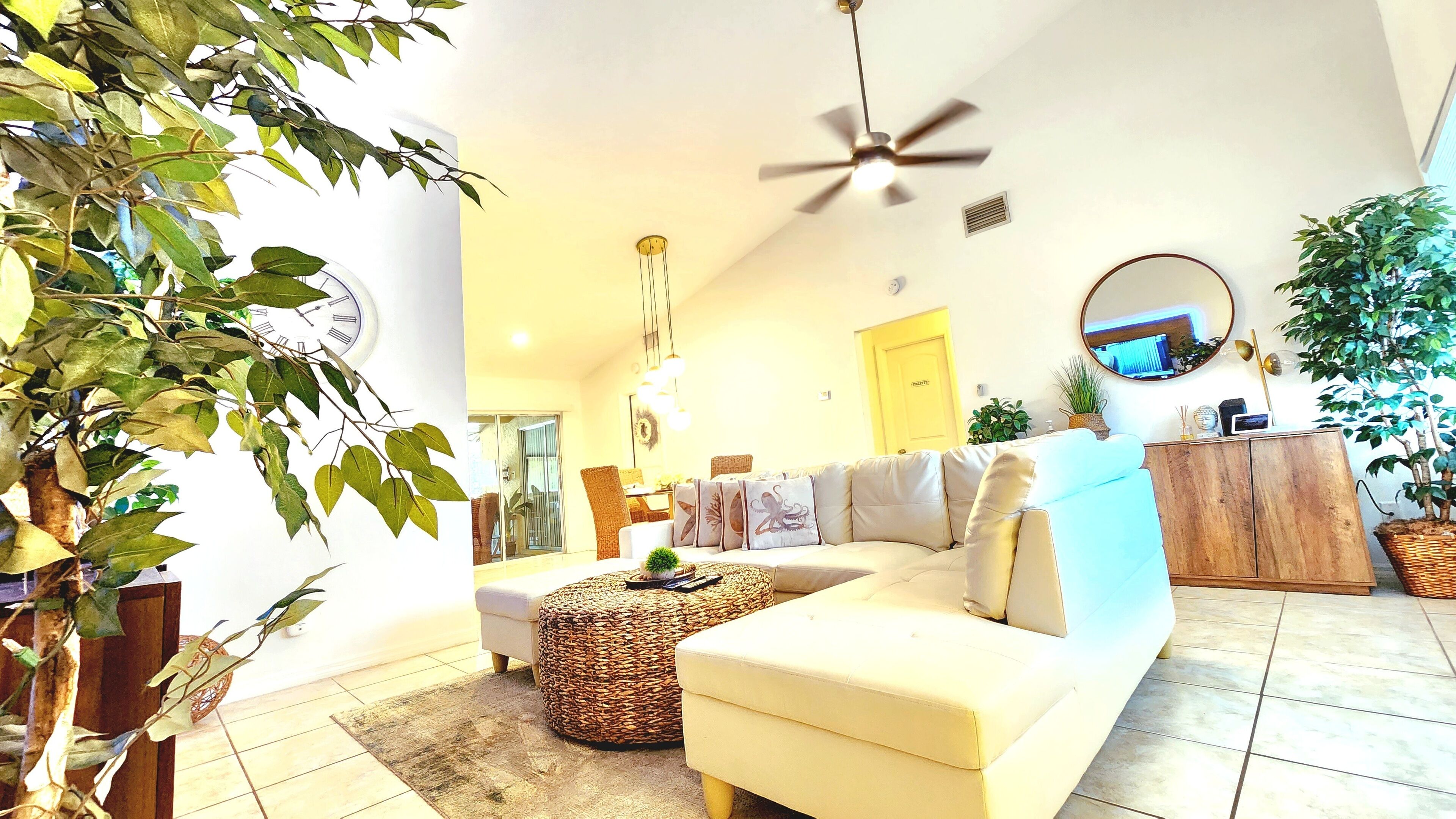RARE FIND COASTAL COZY BRIGHT 2BR 2BATH HOME! 10MINS AWAY TO THE BEACH!