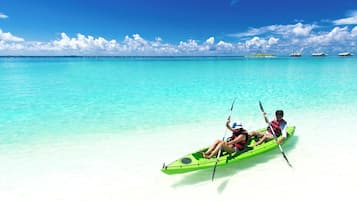 Beach nearby, sun-loungers, beach towels