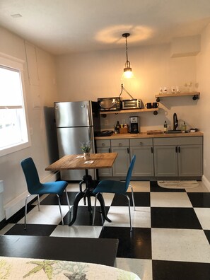 Fridge, microwave, stovetop, coffee/tea maker