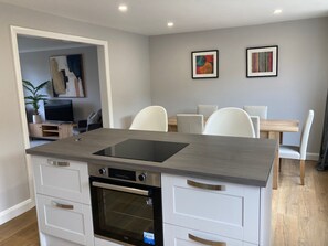 Comfort House, 3 Bedrooms, Non Smoking | Private kitchen