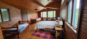 4 bedrooms, desk, free WiFi, bed sheets