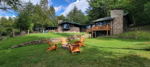 Peak Fall Foliage, Waterfront, Dock, Woods, Spacious, Very private!