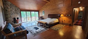 4 bedrooms, desk, free WiFi, bed sheets