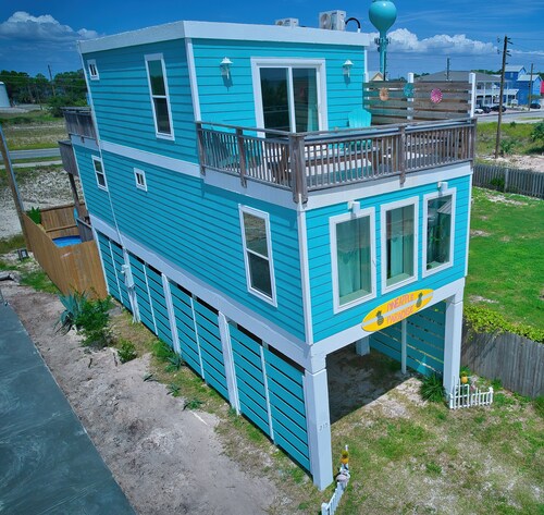 Comfy King beds, close to beach, pool + pet friendly 