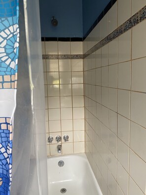 Combined shower/bathtub, hair dryer, towels, soap