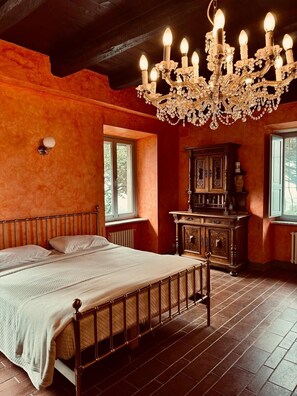 6 bedrooms, desk, free WiFi, bed sheets - Heritage mountain top Villa near Rome w/Private Pool and panoramic views (Poli)