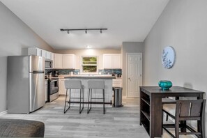 Fridge, microwave, oven, stovetop - Pets Welcome at this Hot Tub Three Bedroom (Arden)
