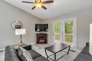 Télévision, cheminée