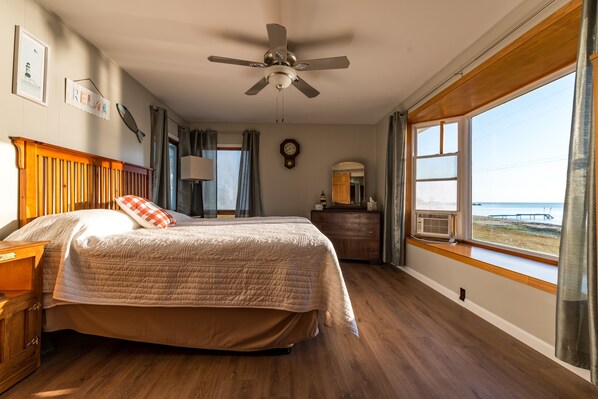 2 bedrooms, bed sheets