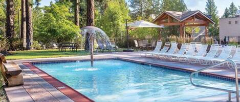 Een verwarmd zwembad