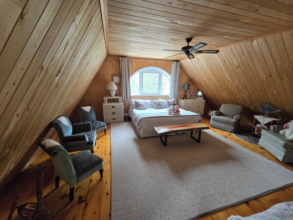 3 bedrooms, desk, iron/ironing board, free WiFi