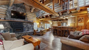 Televisie, een open haard en een dvd-speler