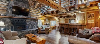 Cozy Cabin with Great Outdoor Space, Fireplace, & Free WiFi - Near Sandy River