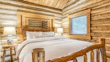 2 bedrooms, iron/ironing board, free Internet, bed sheets