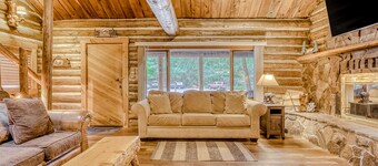 Cozy Cabin with Great Outdoor Space, Fireplace, & Free WiFi - Near Sandy River