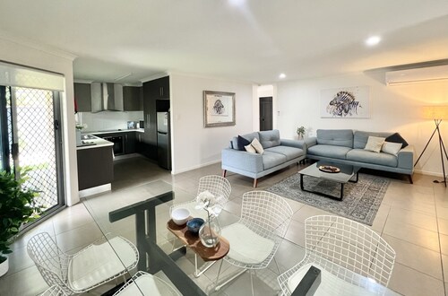 Bundy’s Best! Modern Luxury in the heart of town.