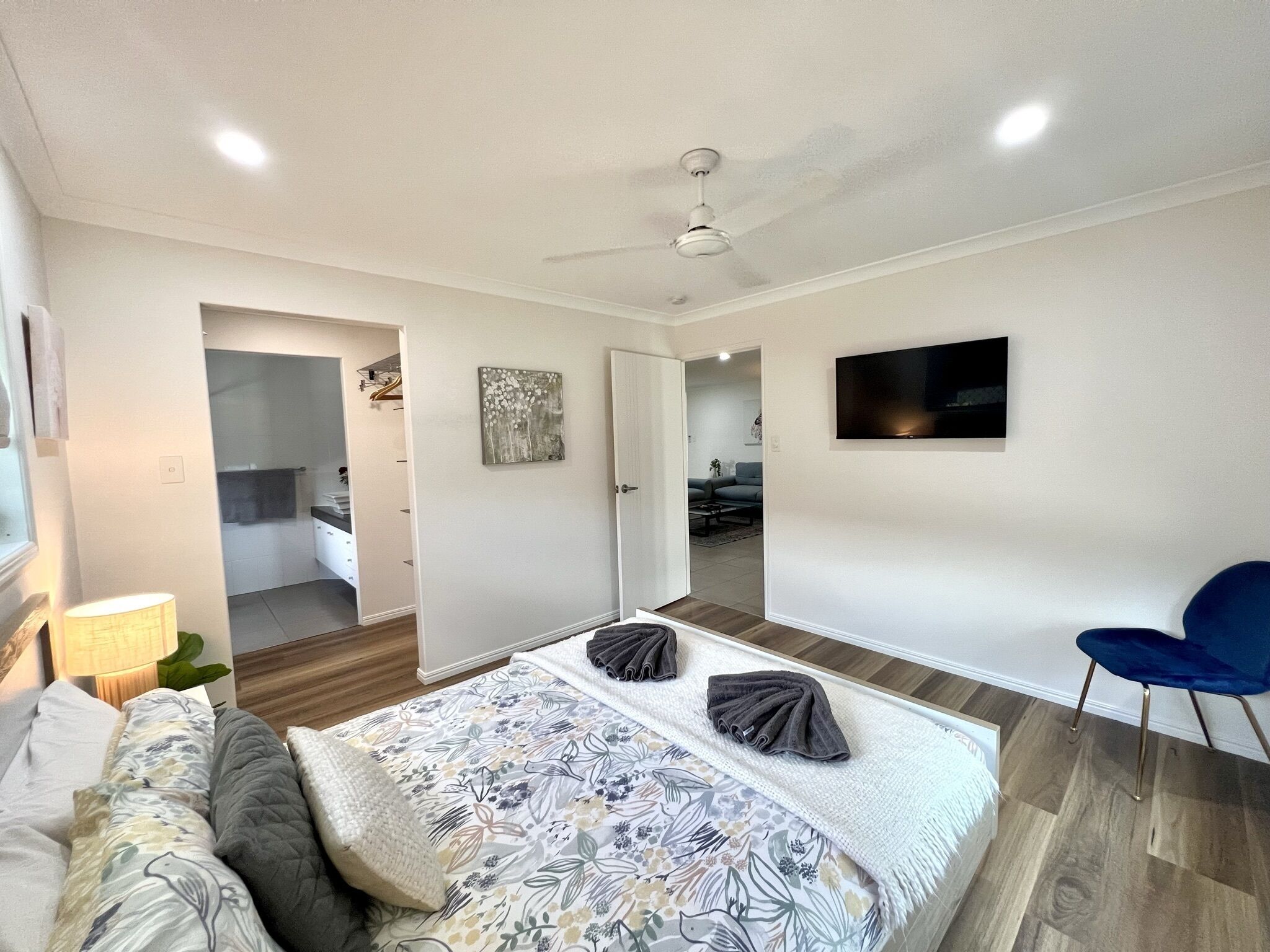 3 bedrooms, desk, iron/ironing board, travel cot